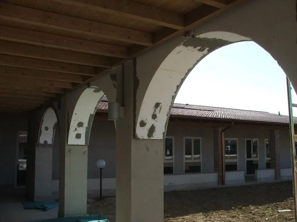 Lučni fasadni elementi ugrađeni prema projektu