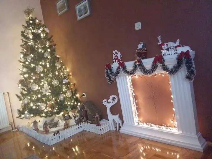 Božićni okvir izrađen kao unikatna dekoracija